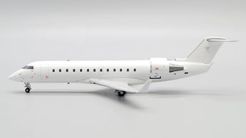 Blank/White Bombardier CRJ200 JC Wings JC2WHT1078 BK1078 Scale 1:200
