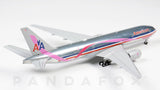 American Airlines Boeing 777-200ER N759AN Breast Cancer Awareness JC Wings JC4AAL136 XX4136 Scale 1:400