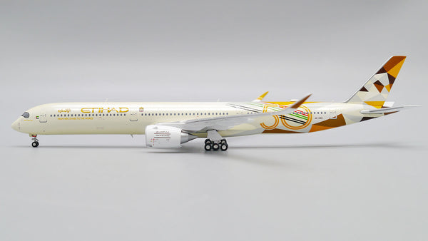 1:200 37CM JC WINGS QANTAS AIRBUS A350-1000 Flap Down