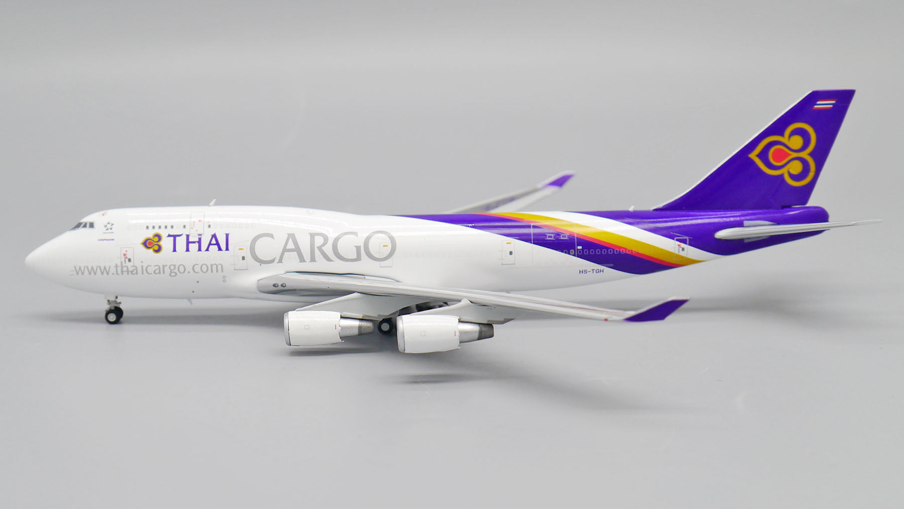 ミニカー　[箱破損] 1/200 THAI BOEING 747-400 ＃HS-TGO [IF744015] JC4THA0016_1.jpg?v=1674845229