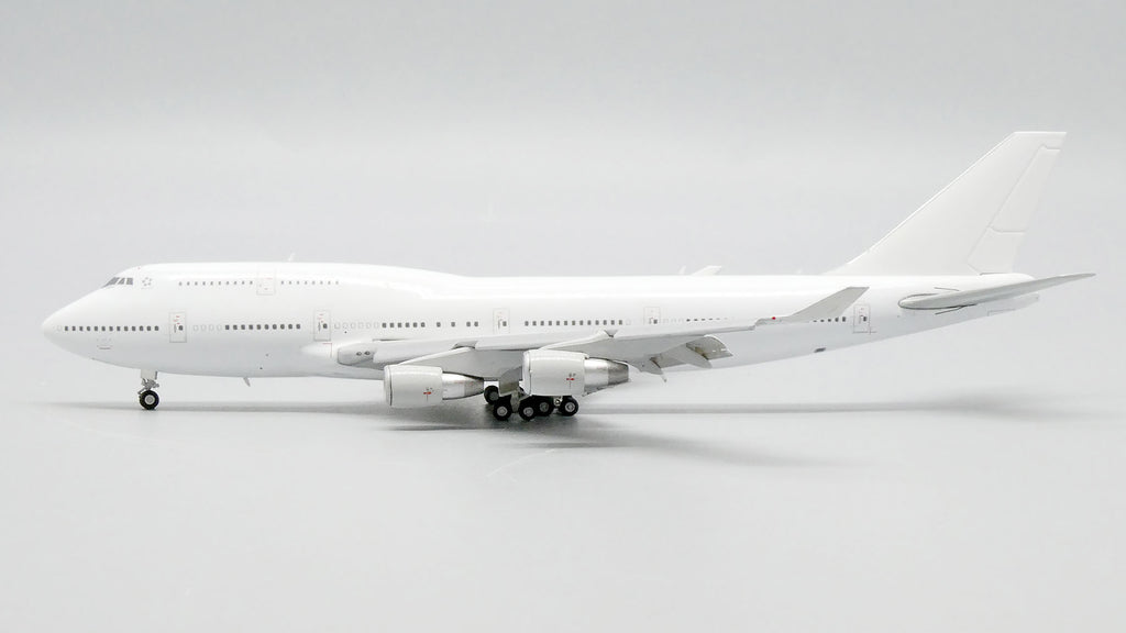 Blank/White Boeing 747-400 Flaps Down PW Engines JC Wings JC4WHT2008A BK2008A Scale 1:400