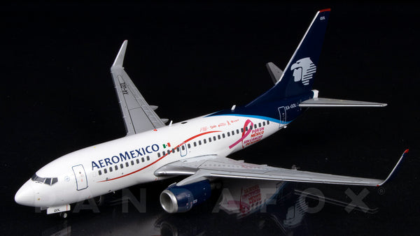 Aeromexico Boeing 737-700 XA-GOL Por Un Mexico Sin Cancer De Mama