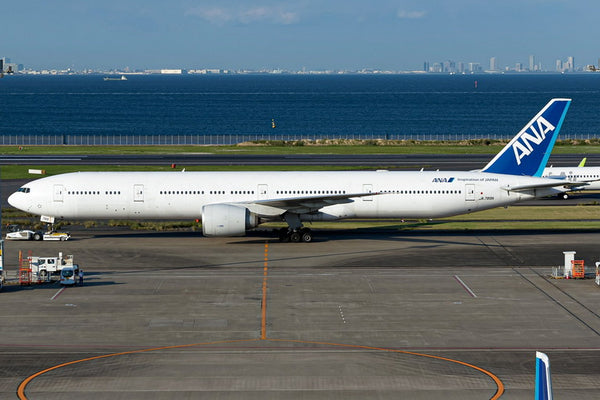 1:400 Phoenix ANA Boeing 777-300ER Passenger Airplane