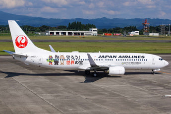 Japan Airlines Boeing 737-800 JA337J Amami Oshima Phoenix PH4JAL2315 04466 Scale 1:400