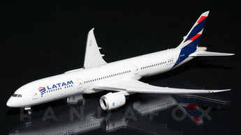 LATAM Boeing 787-9 PS-LAA Phoenix PH4LAN2199 11712 Scale 1:400