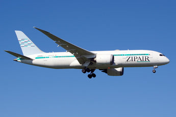 Zipair Tokyo Boeing 787-8 JA826J Phoenix PH4TZP2325 04476 Scale 1:400